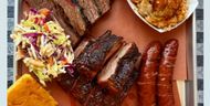 Texas BBQ from Shotgun Willie's BBQ (Image via Instagram/@sgwbbq)